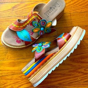 🧡 L’Artiste Foam Beaded 💙               ~*Gypsy Platforms 🌻